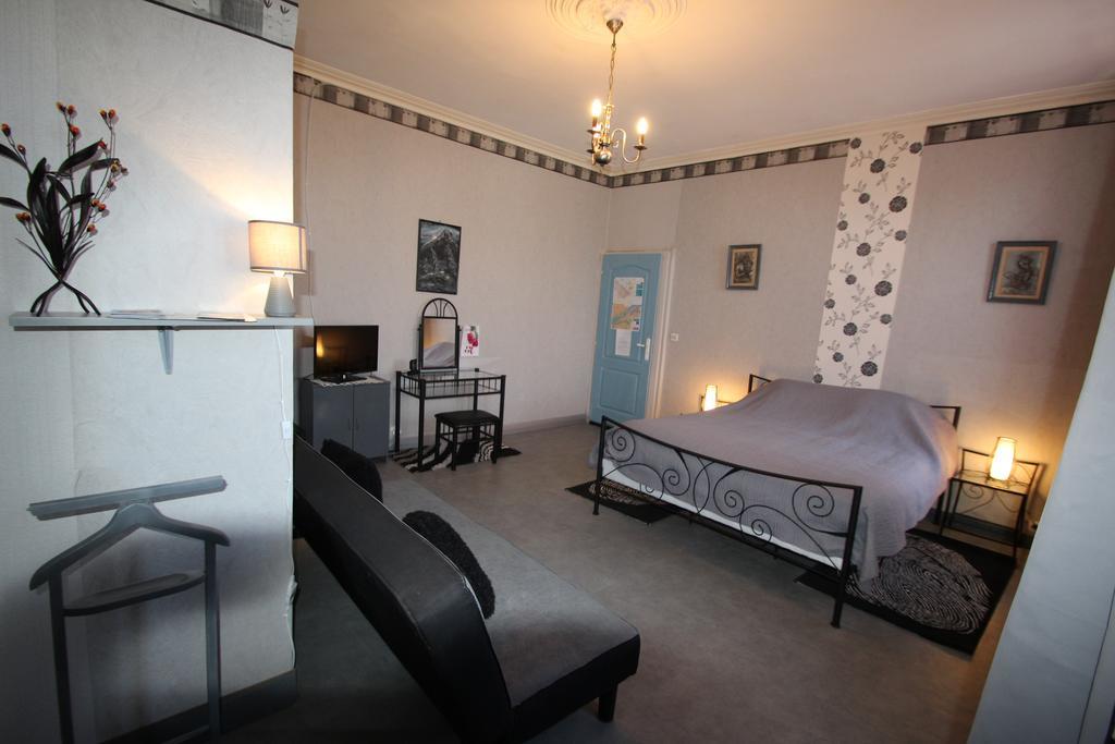 Domaine Des Roses Bed & Breakfast Vaudelnay ห้อง รูปภาพ