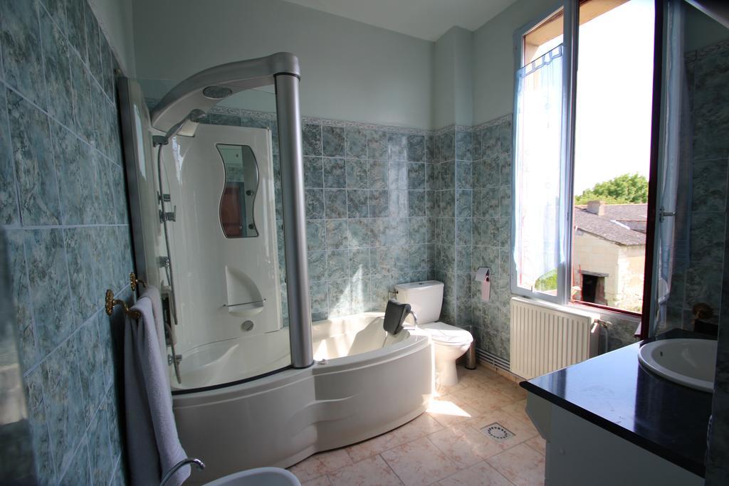 Domaine Des Roses Bed & Breakfast Vaudelnay ห้อง รูปภาพ