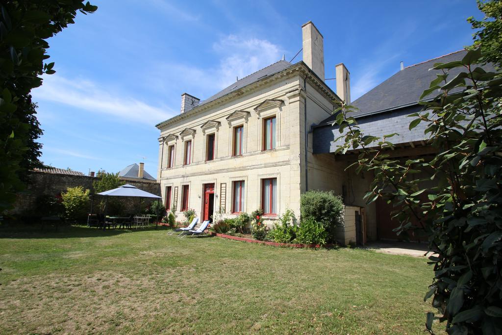 Domaine Des Roses Bed & Breakfast Vaudelnay ภายนอก รูปภาพ